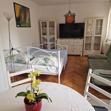 Apartman Studio Nena ซริกเวนิซา ภายนอก รูปภาพ